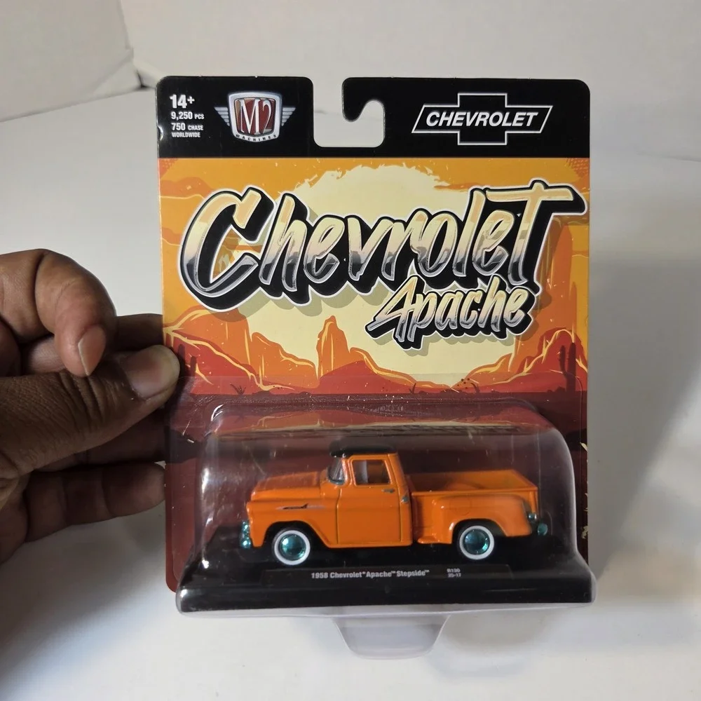 M2 Machines 1958 Chevrolet Apache Stepside Pickup